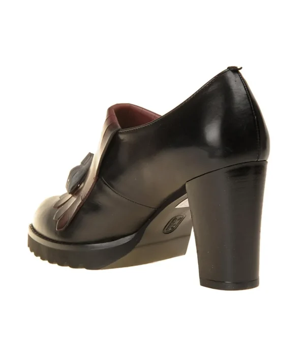 Mocassino Calpierre con tacco e frangia con nappine Donna